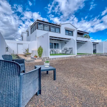 Zefiro - 500m To The By Lanzarote Дом отдыха *